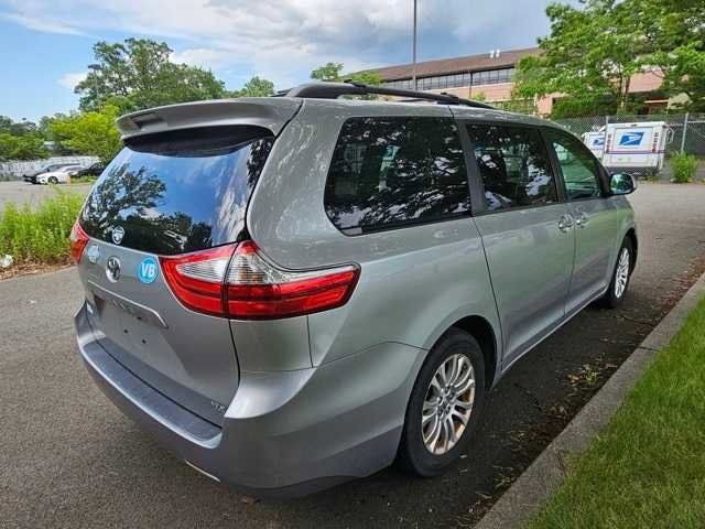 Thumbnail: 2015 Toyota Sienna - 4