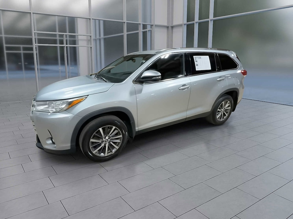 Used 2019 Toyota Highlander XLE V6 SUV
