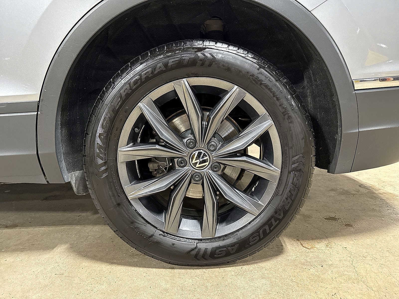 Thumbnail: 2023 Volkswagen Tiguan - 9