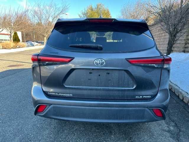 Thumbnail: 2022 Toyota Highlander - 5