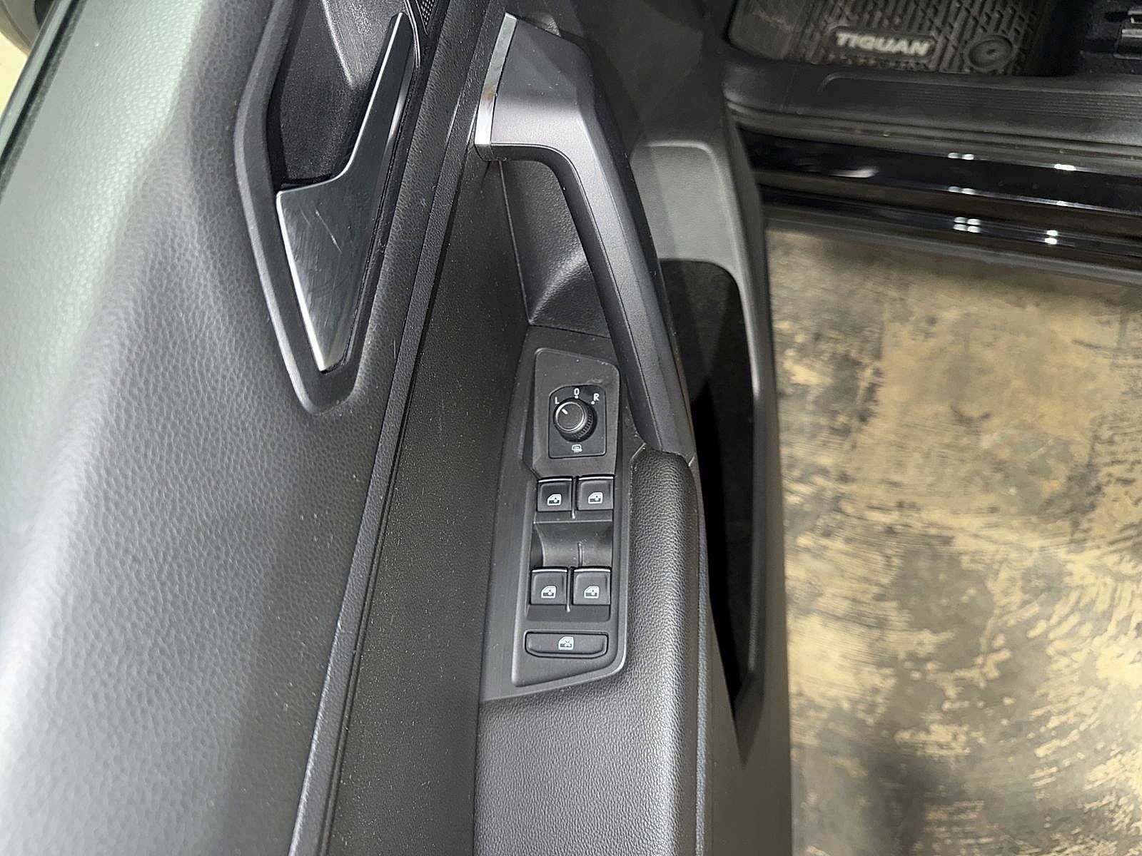 Thumbnail: 2021 Volkswagen Tiguan - 23