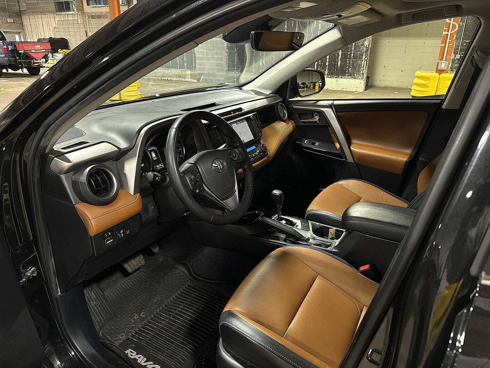 Thumbnail: 2017 Toyota RAV4 - 31