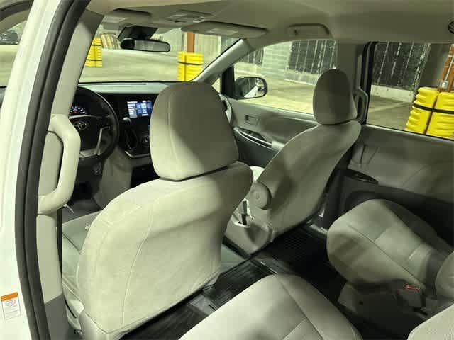 2020 Toyota Sienna SE 26
