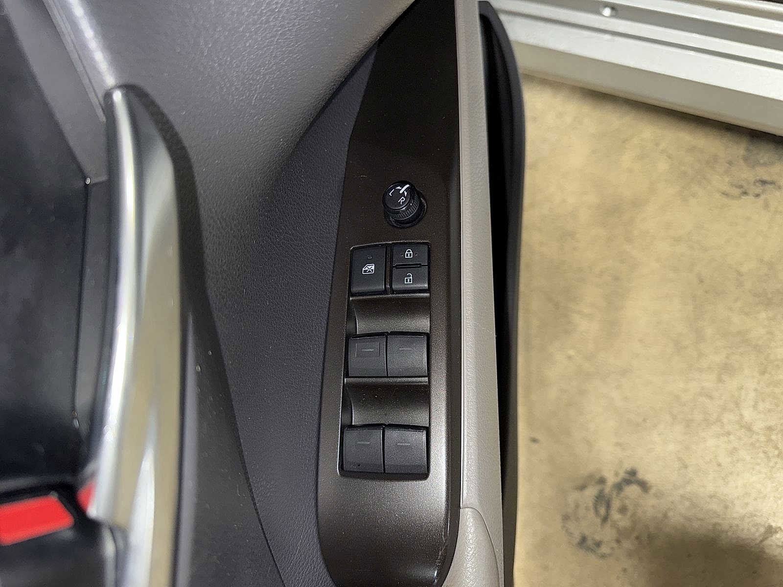 Thumbnail: 2021 Toyota Camry - 21