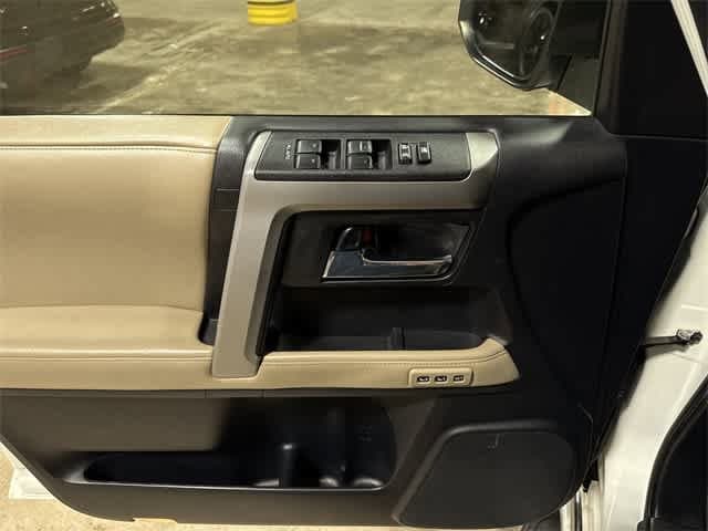 Thumbnail: 2014 Toyota 4Runner - 23