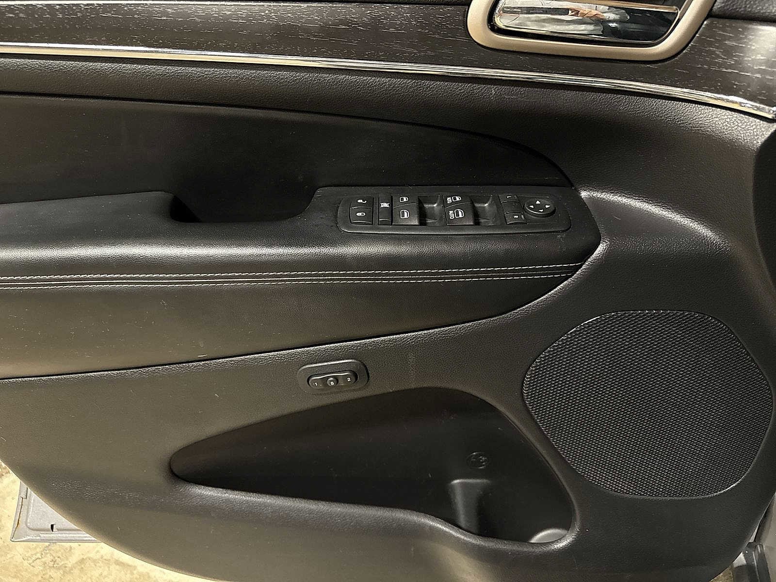 Thumbnail: 2017 Jeep Grand Cherokee - 23