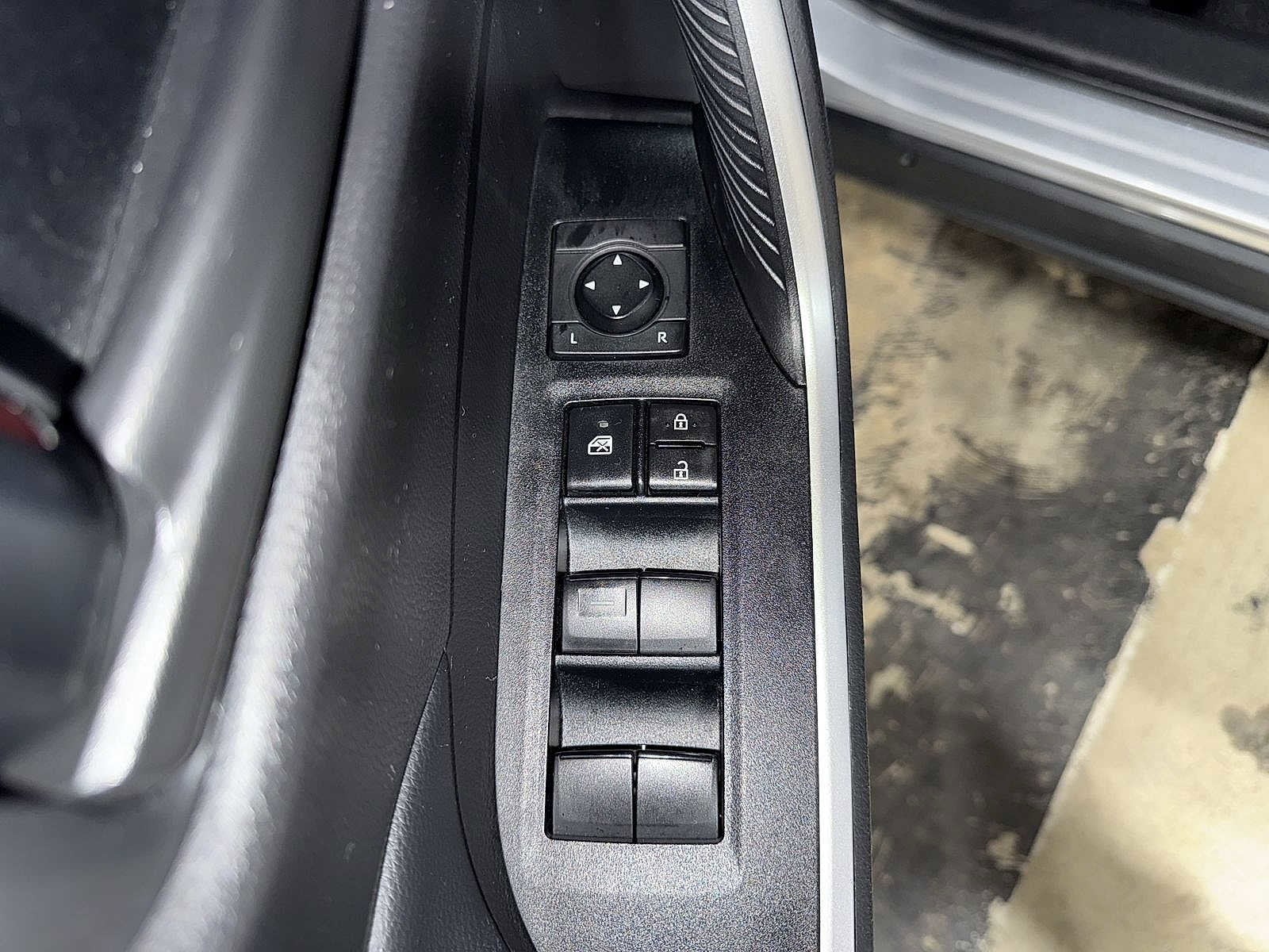 Thumbnail: 2022 Toyota RAV4 - 22