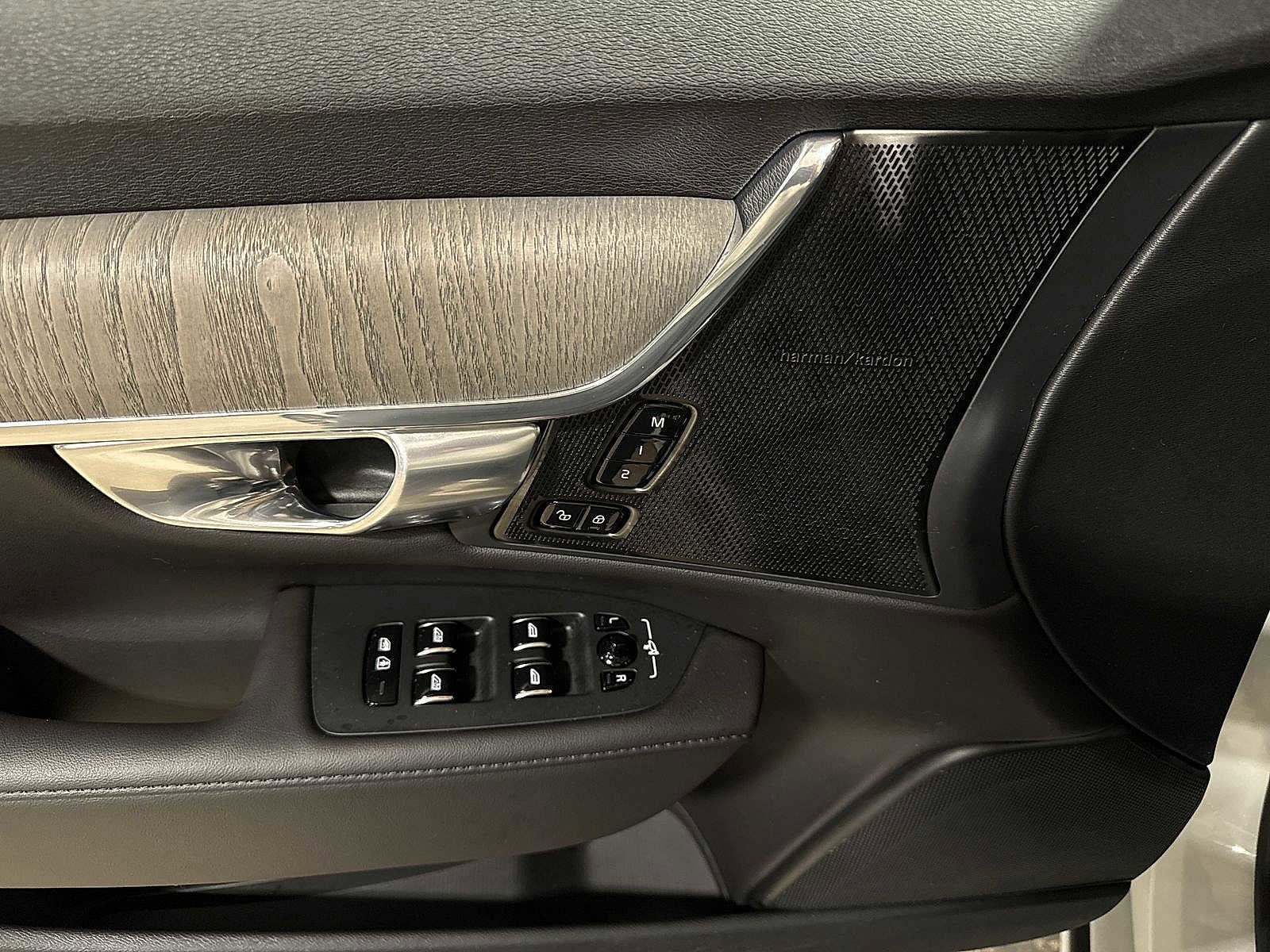 Thumbnail: 2025 Volvo S90 - 23