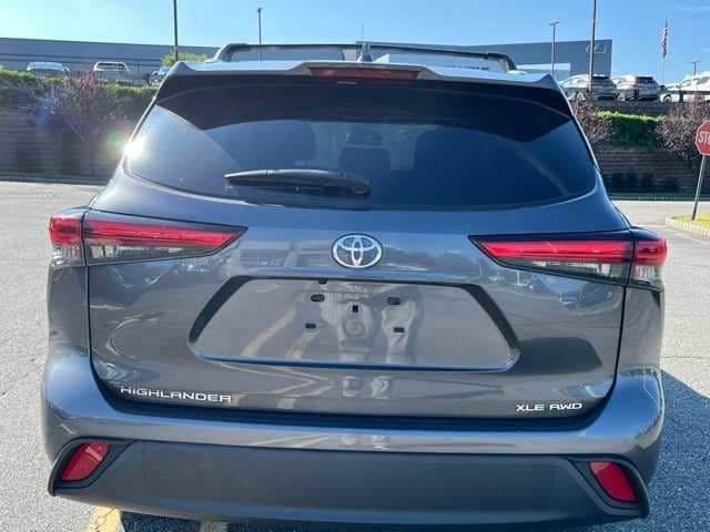 Thumbnail: 2022 Toyota Highlander - 5
