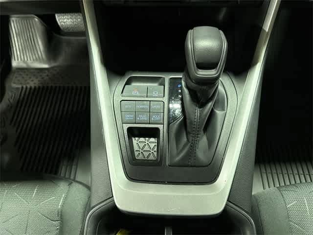 2022 Toyota RAV4 XLE 32
