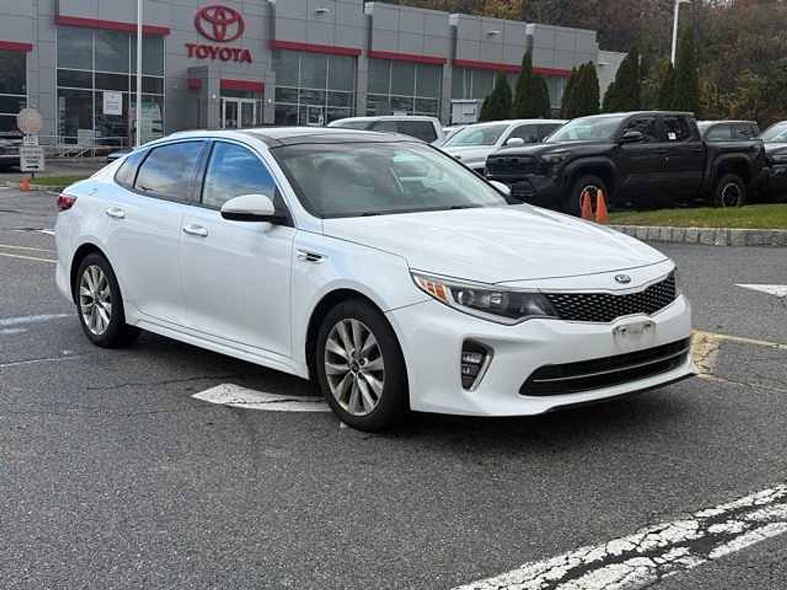 2018 Kia Optima S photo 3