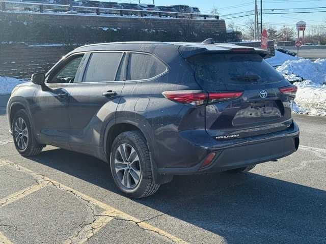 Thumbnail: 2022 Toyota Highlander - 6
