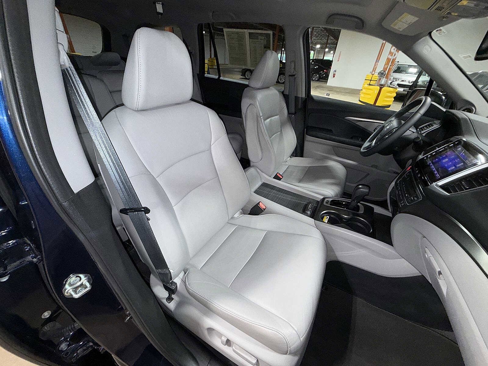 Thumbnail: 2017 Honda Pilot - 16