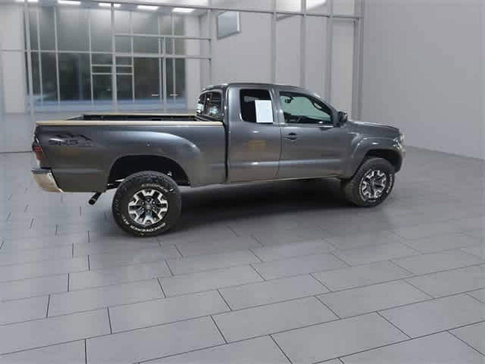 Thumbnail: 2011 Toyota Tacoma - 13