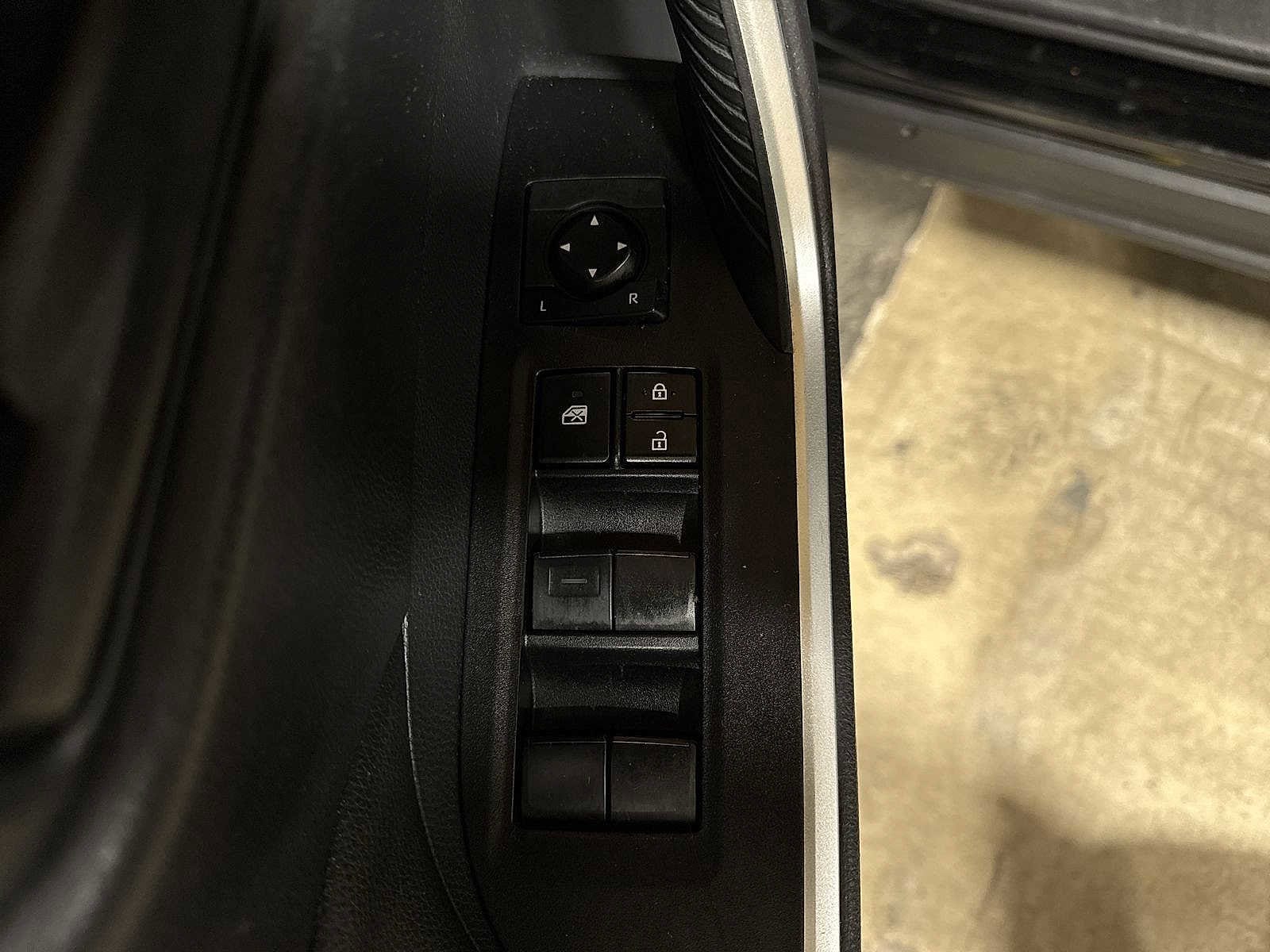 Thumbnail: 2019 Toyota RAV4 - 22