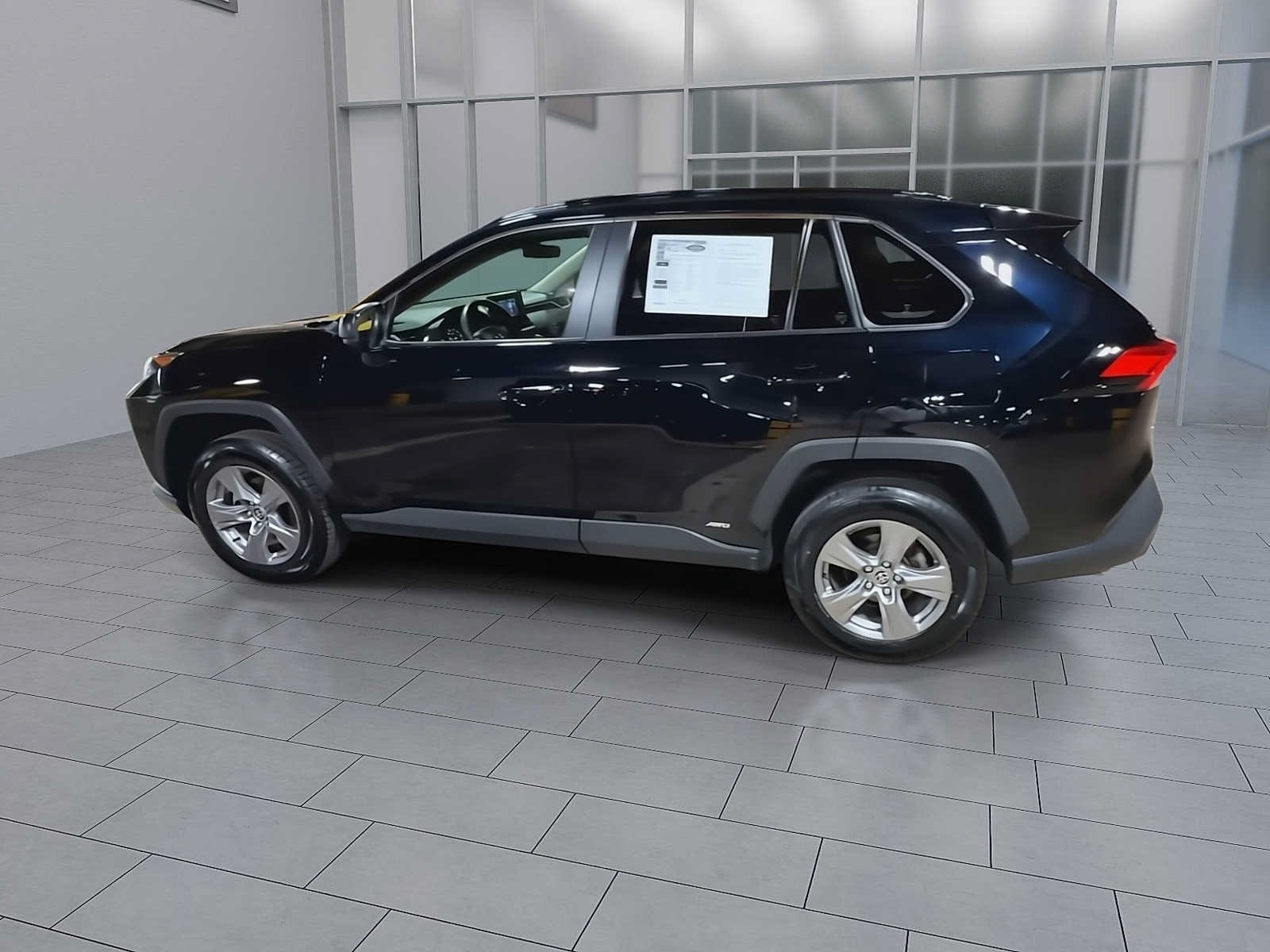 Thumbnail: 2022 Toyota RAV4 - 6