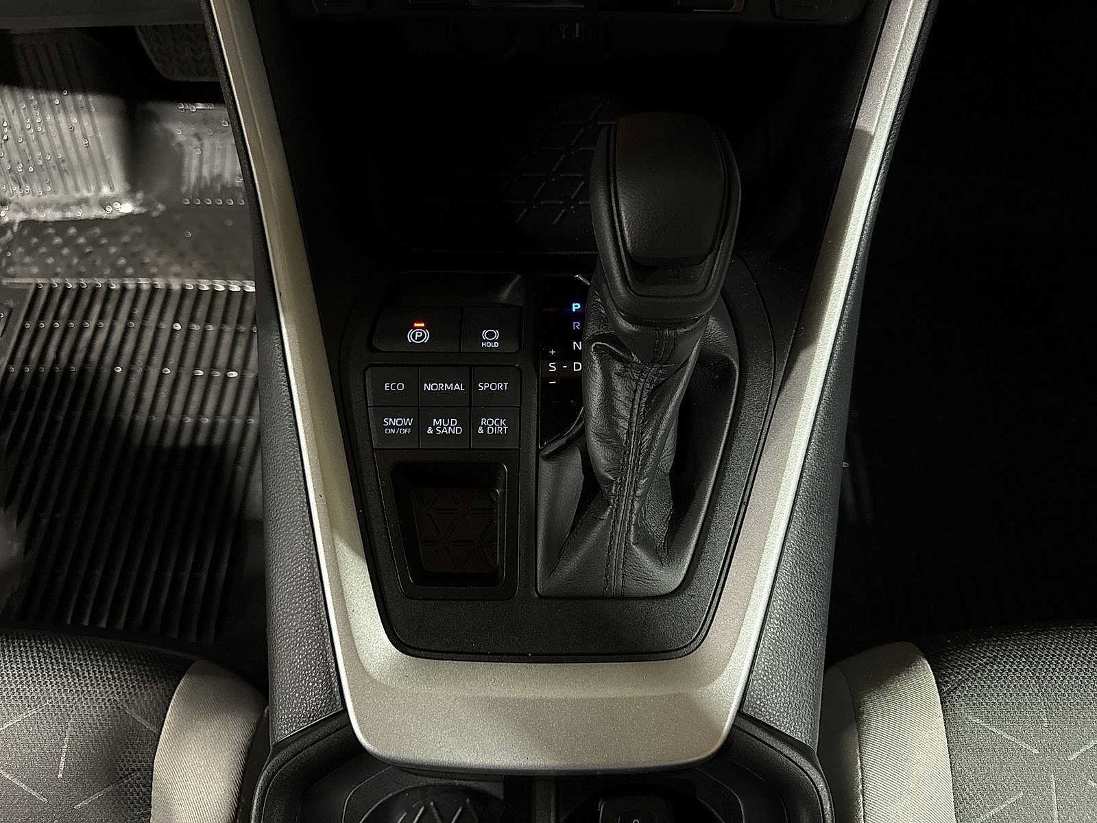 Thumbnail: 2025 Toyota RAV4 - 32