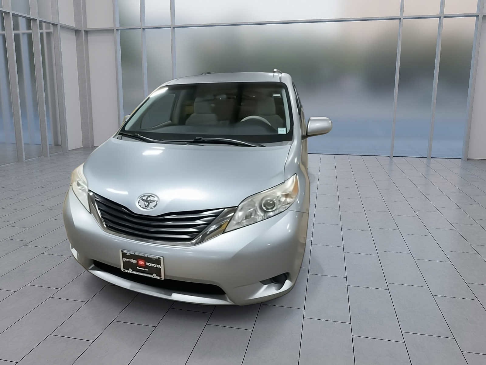 Thumbnail: 2014 Toyota Sienna - 4