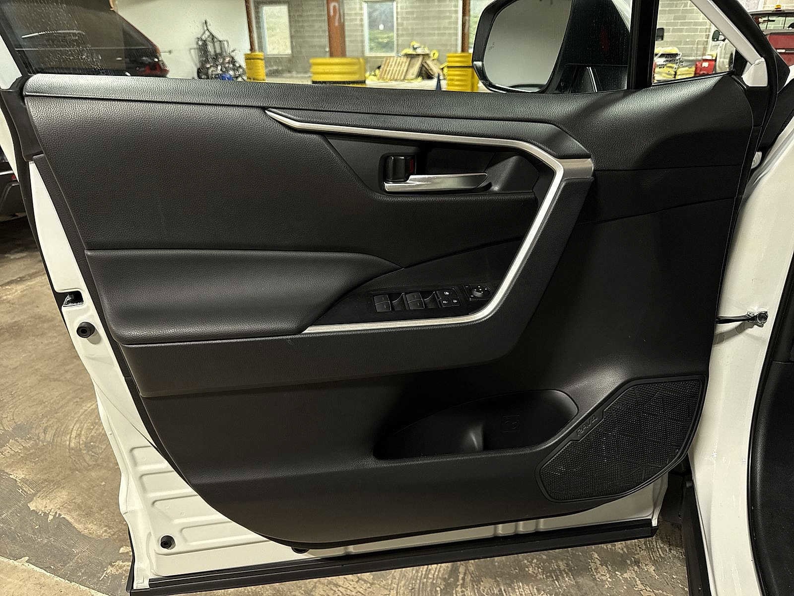 Thumbnail: 2025 Toyota RAV4 - 30