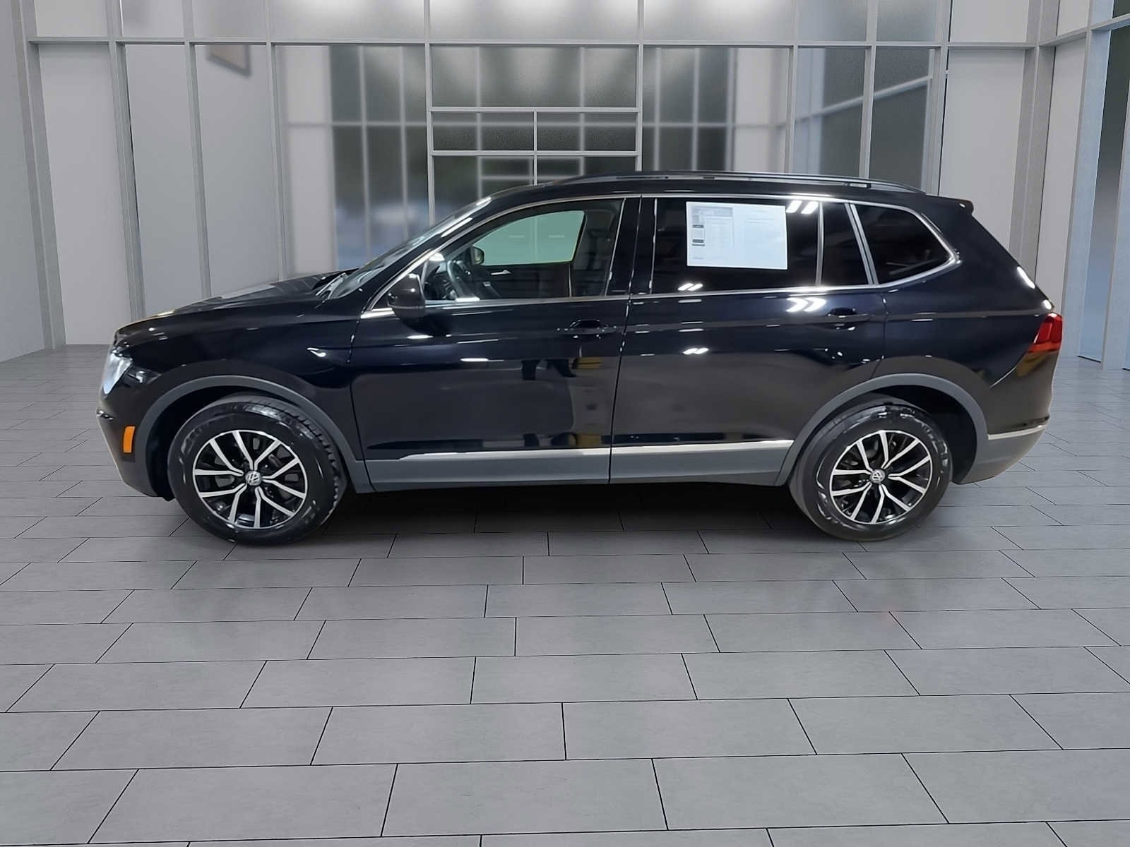 Thumbnail: 2021 Volkswagen Tiguan - 5