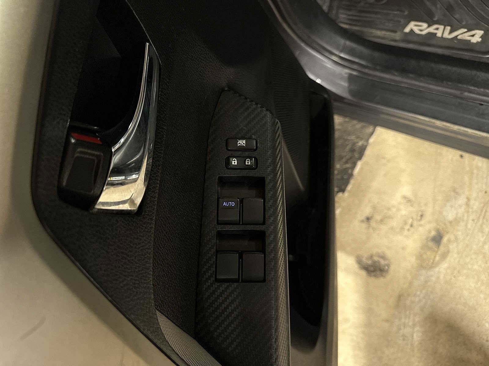 Thumbnail: 2014 Toyota RAV4 - 22