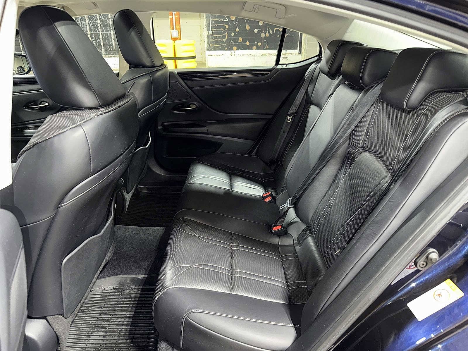 Thumbnail: 2019 Lexus ES - 16