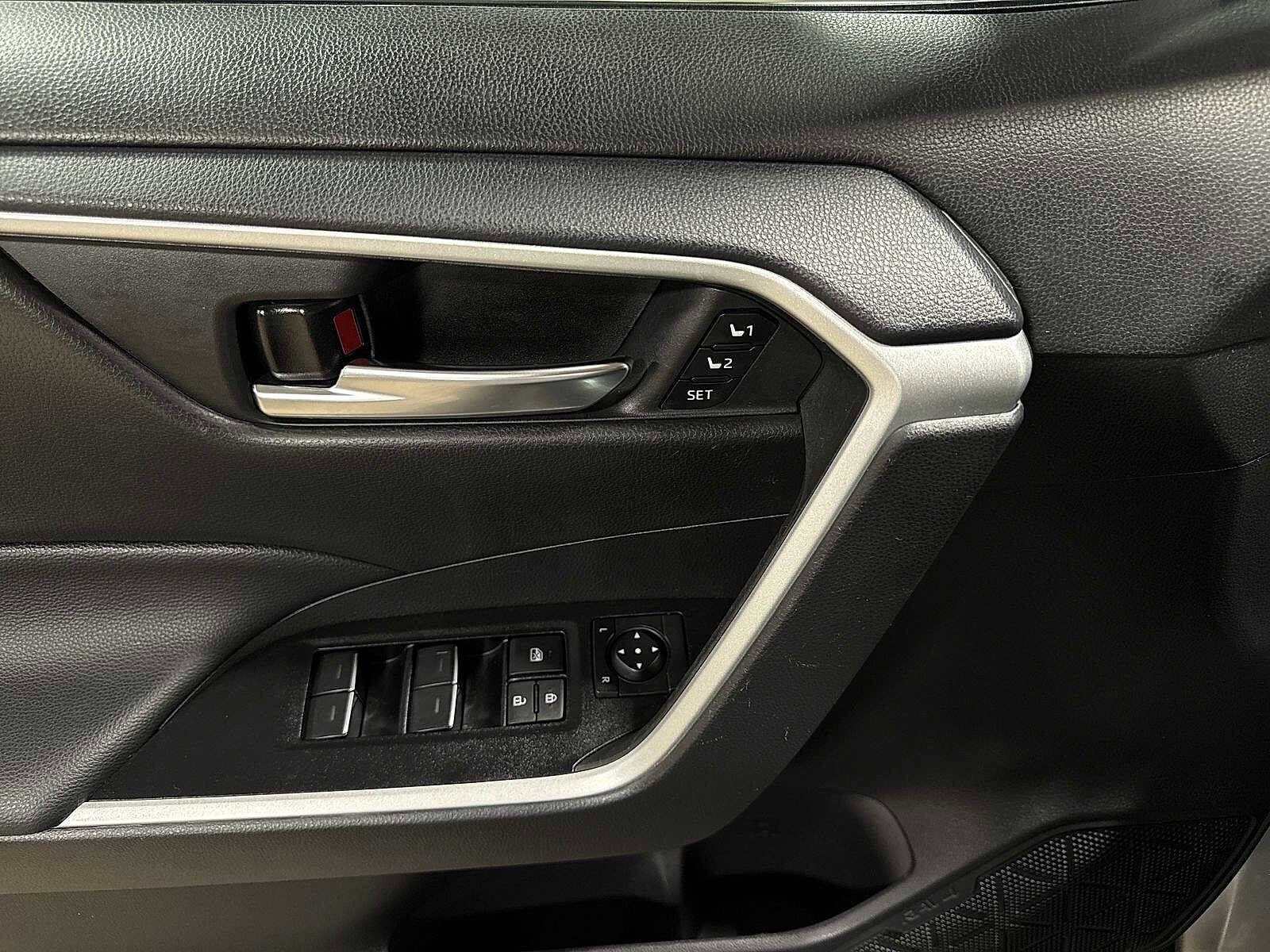 Thumbnail: 2025 Toyota RAV4 - 22