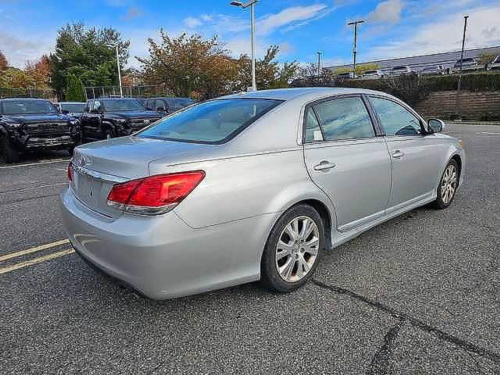 Thumbnail: 2011 Toyota Avalon - 4