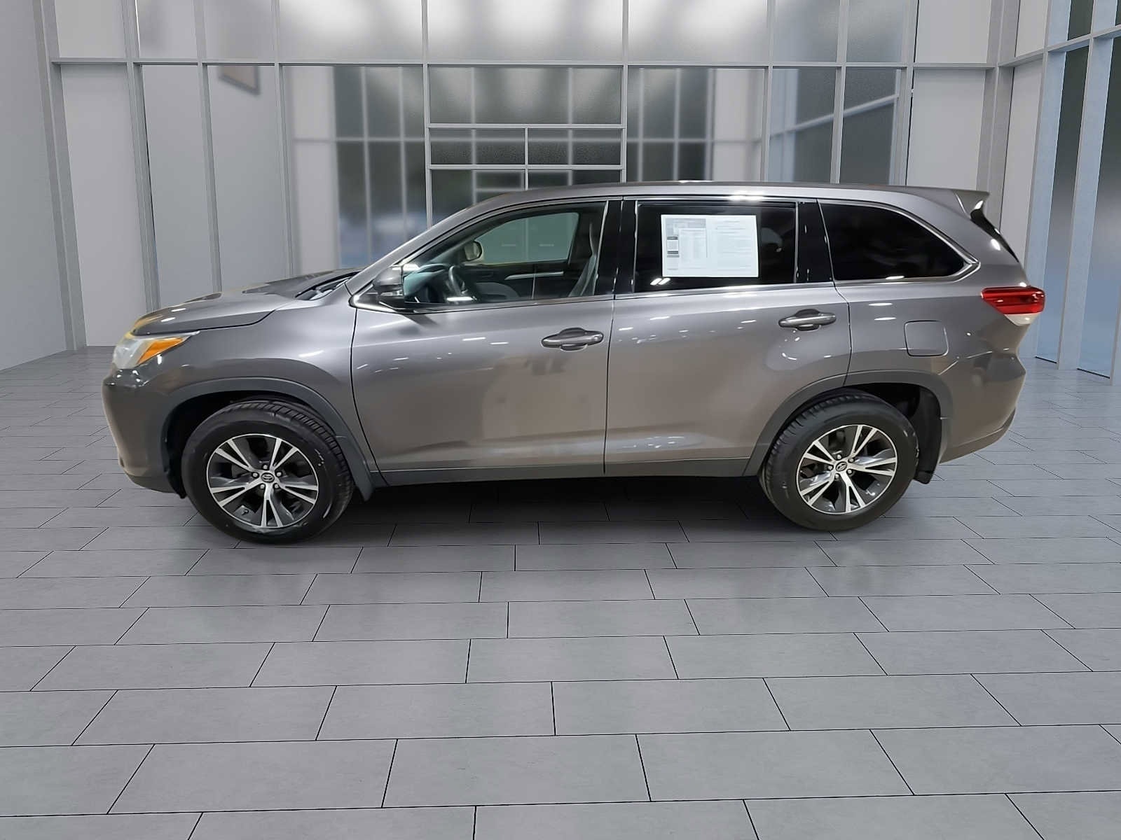 Thumbnail: 2019 Toyota Highlander - 5