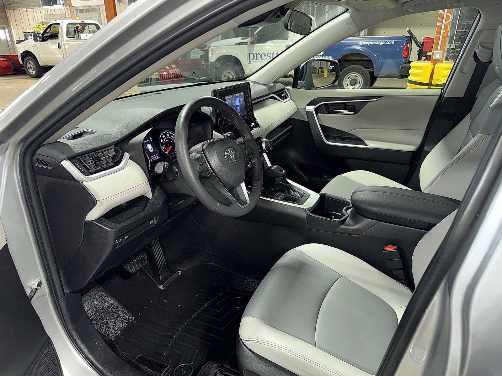 Thumbnail: 2022 Toyota RAV4 - 29