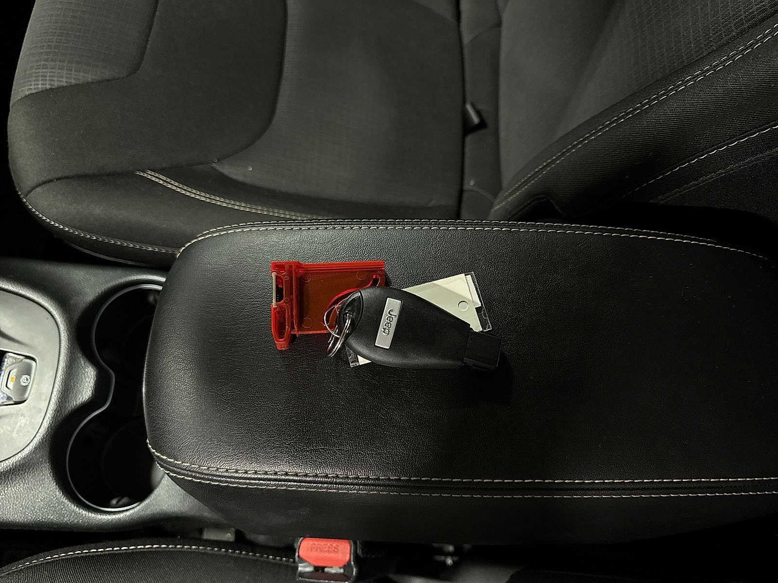 Thumbnail: 2015 Jeep Cherokee - 32