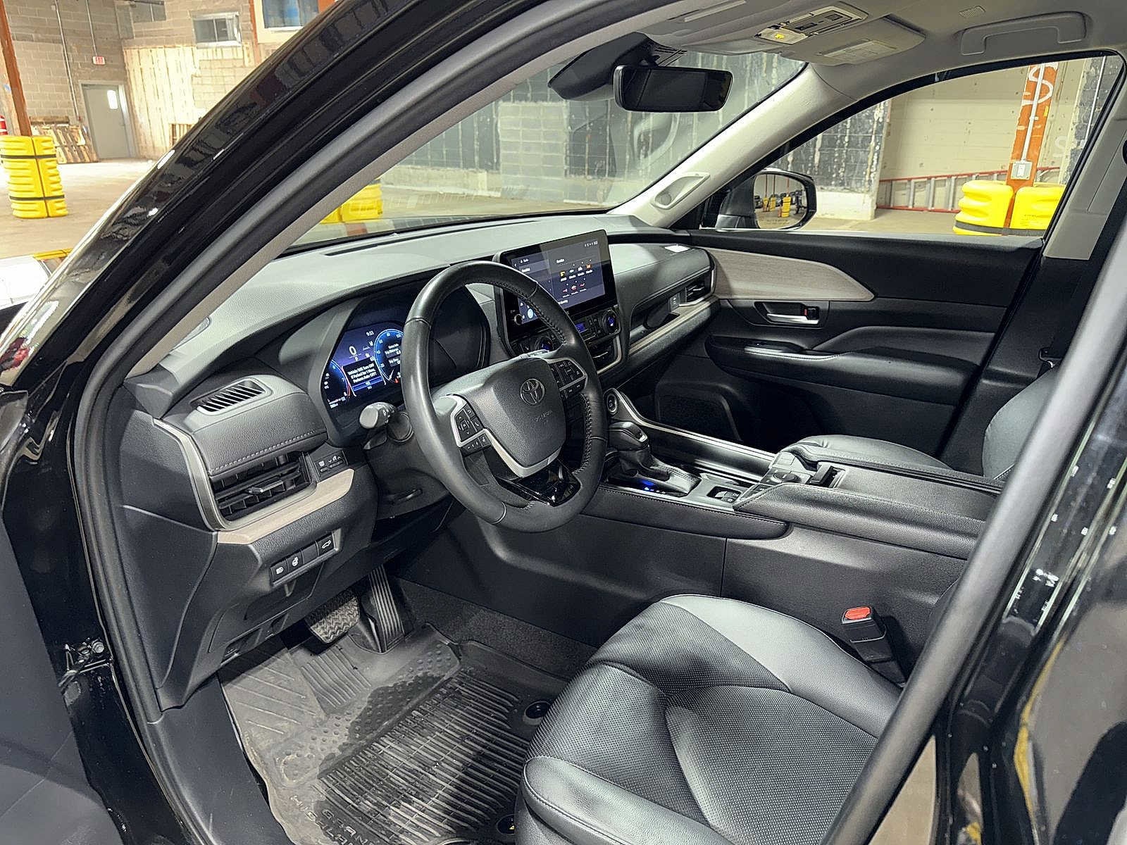 Thumbnail: 2024 Toyota Grand Highlander - 32