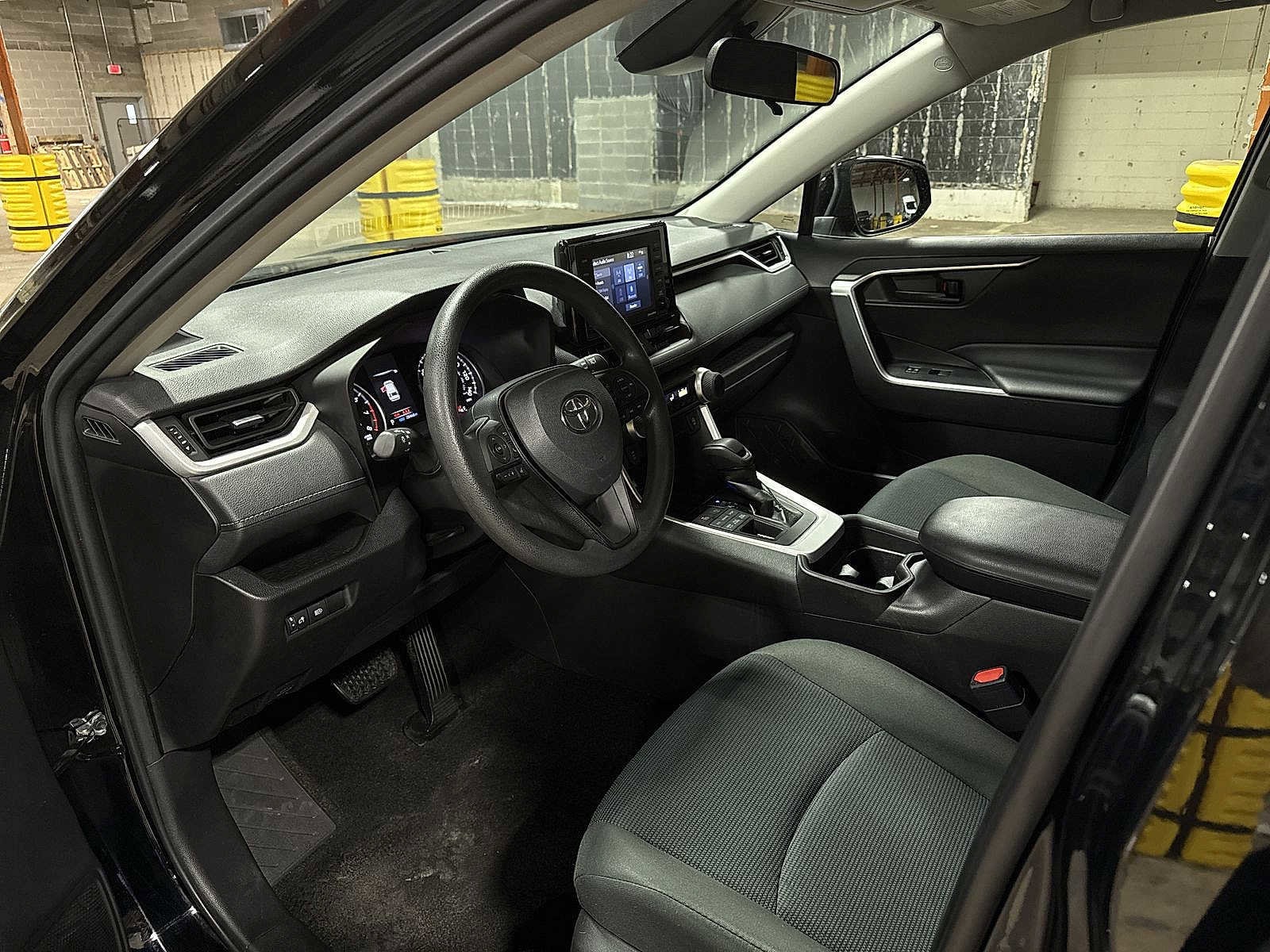 Thumbnail: 2021 Toyota RAV4 - 27