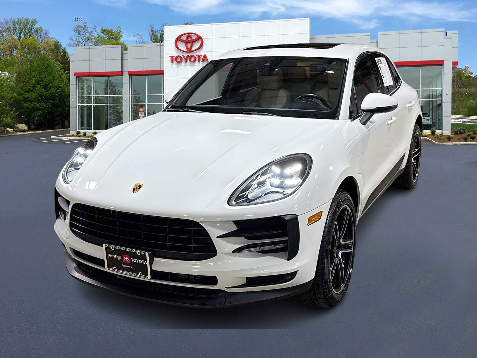 2021 Porsche Macan -'s photo