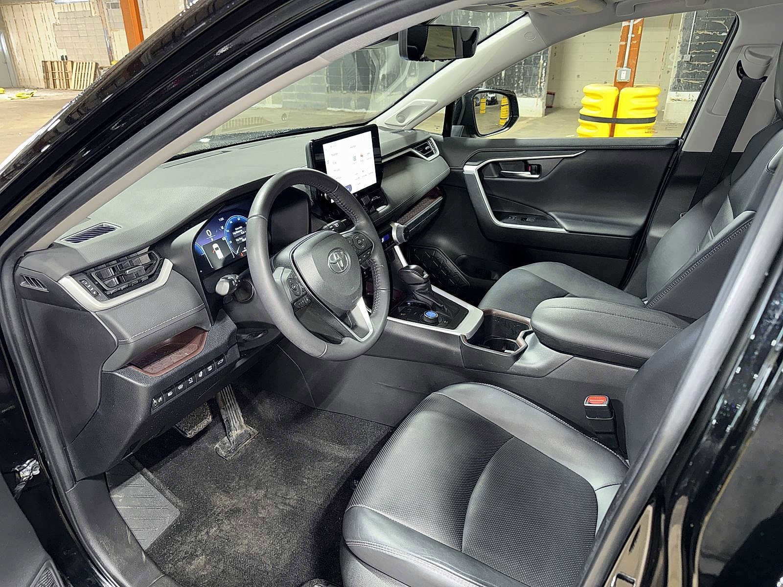 Thumbnail: 2023 Toyota RAV4 - 31