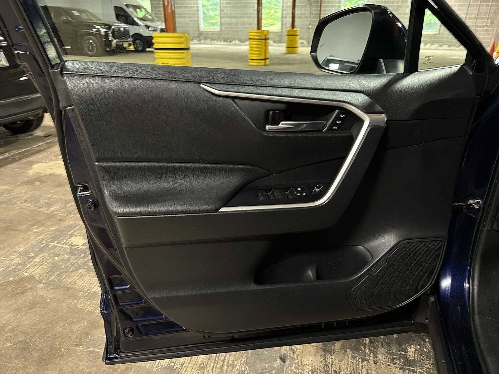 Thumbnail: 2020 Toyota RAV4 - 30