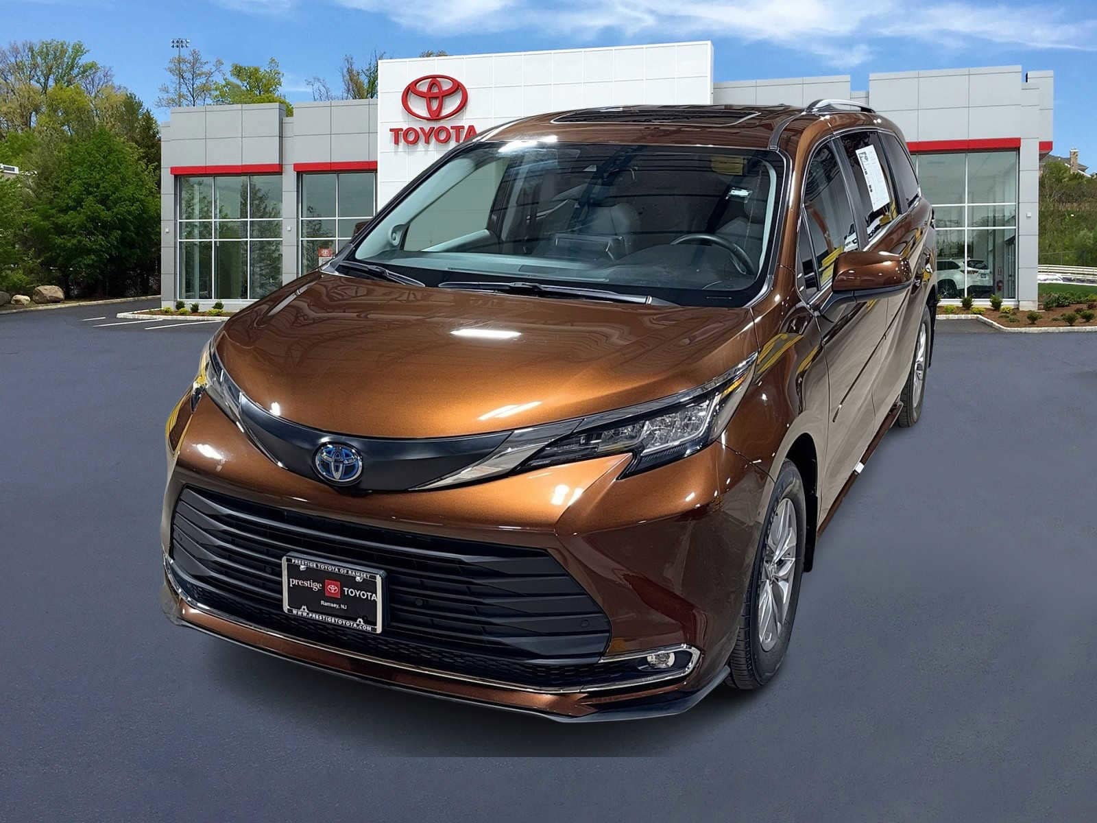 Thumbnail: 2023 Toyota Sienna - 1