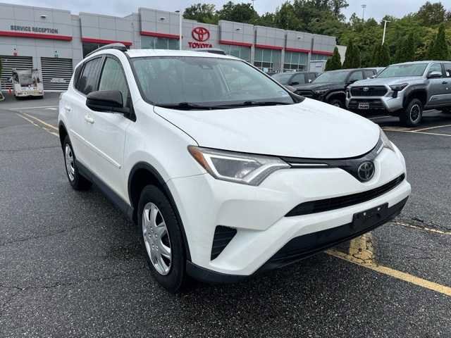 Thumbnail: 2018 Toyota RAV4 - 3