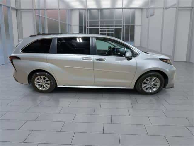 Thumbnail: 2022 Toyota Sienna - 9