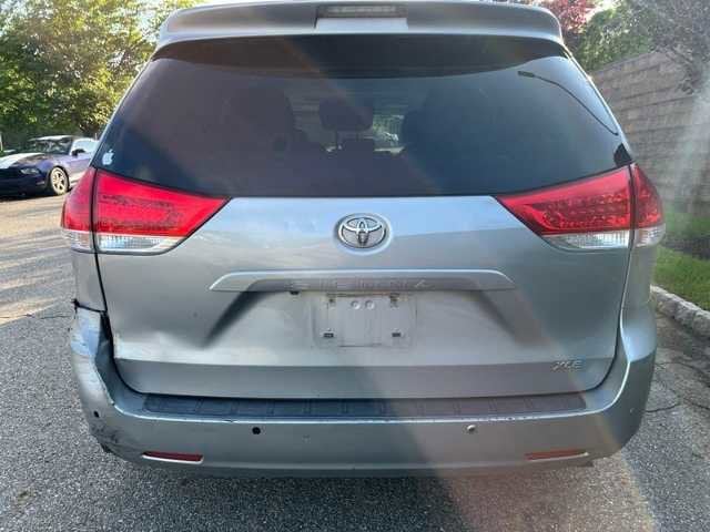 Thumbnail: 2011 Toyota Sienna - 5