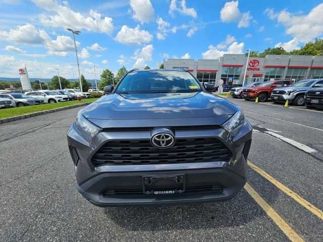 2021 Toyota RAV4 LE photo 2
