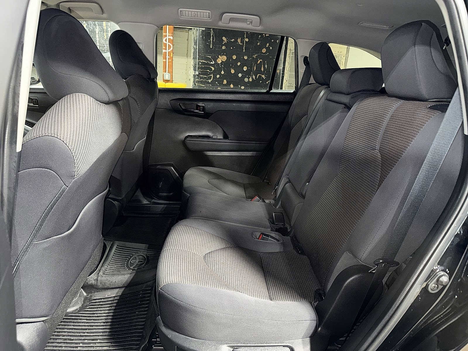 Thumbnail: 2023 Toyota Highlander - 17