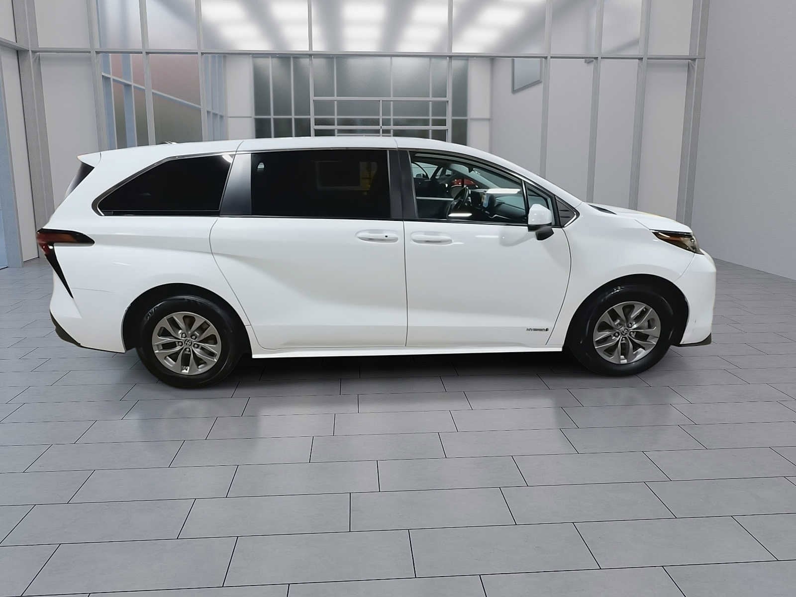 Thumbnail: 2021 Toyota Sienna - 9