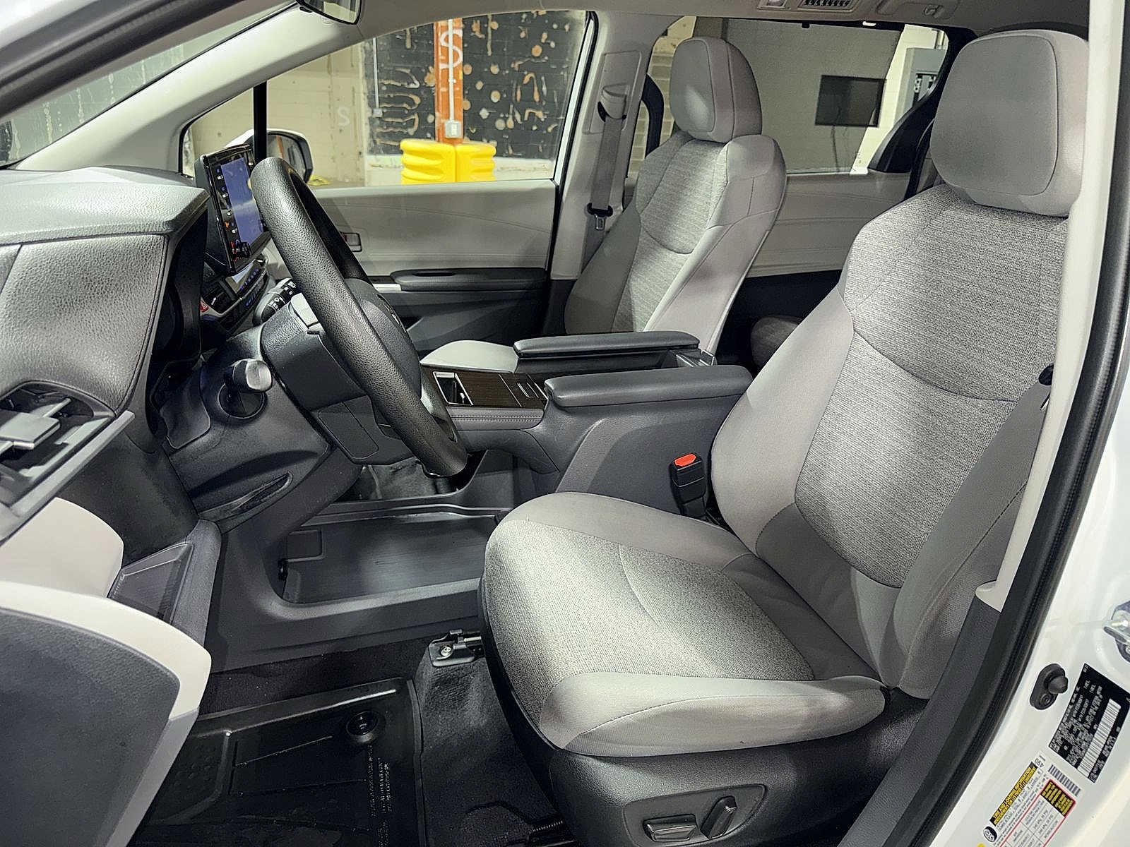 Thumbnail: 2023 Toyota Sienna - 15