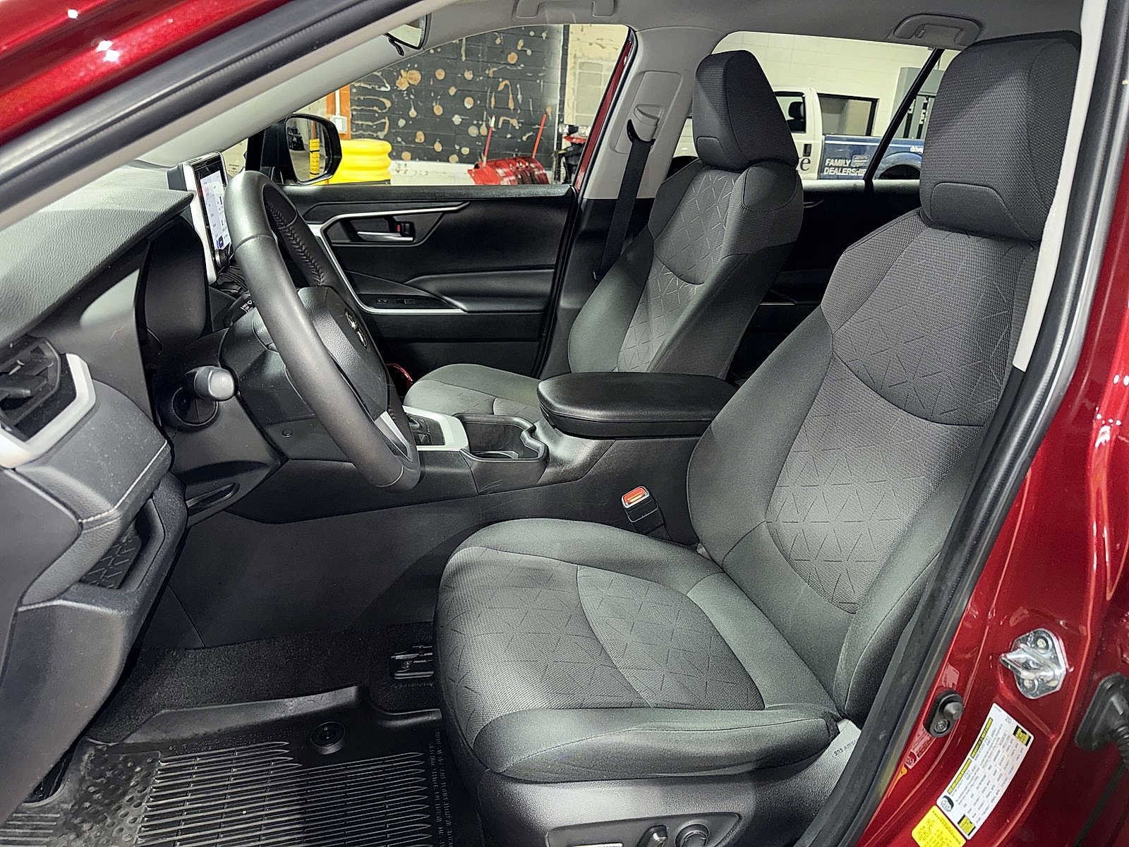 Thumbnail: 2023 Toyota RAV4 - 14