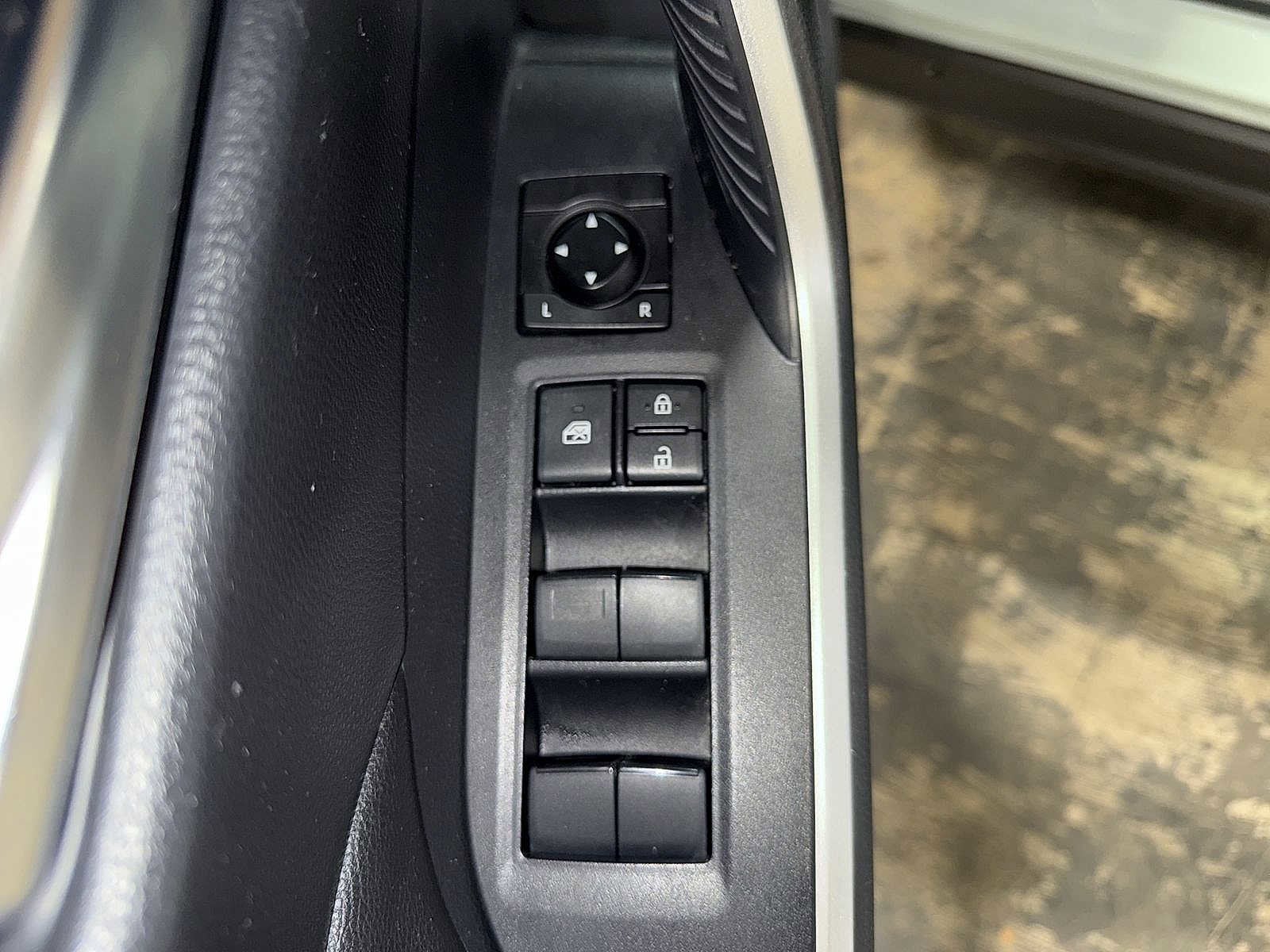 Thumbnail: 2021 Toyota RAV4 - 22