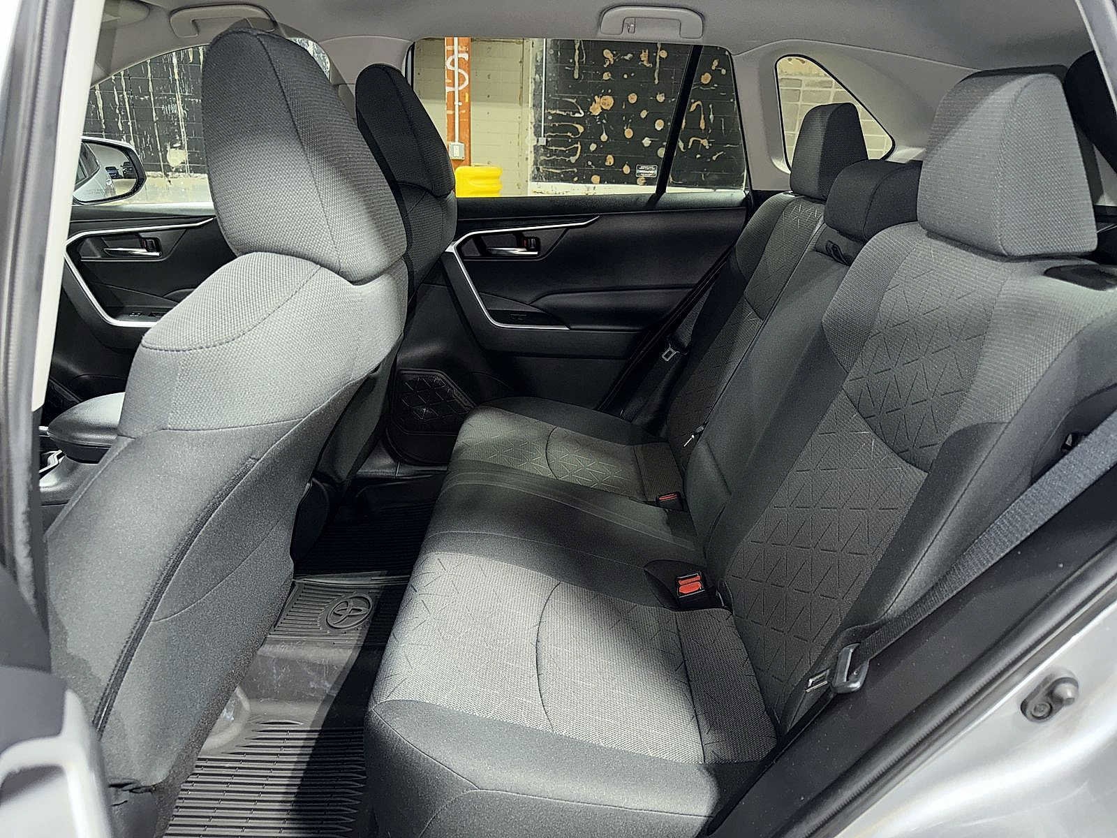 Thumbnail: 2021 Toyota RAV4 - 17