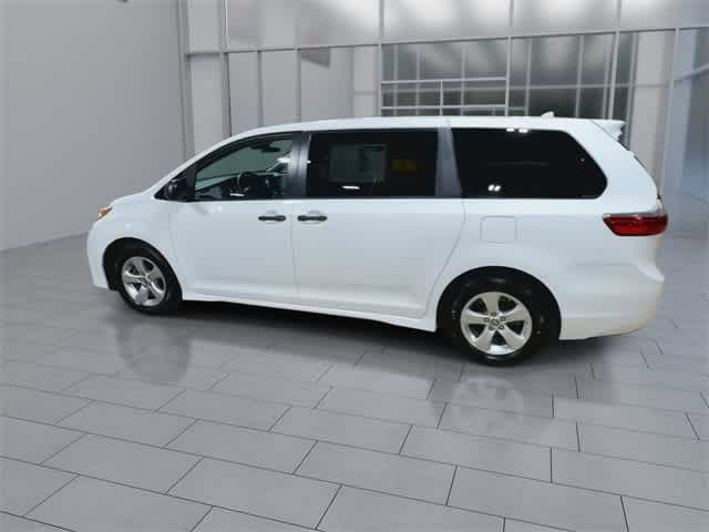 2020 Toyota Sienna SE 6