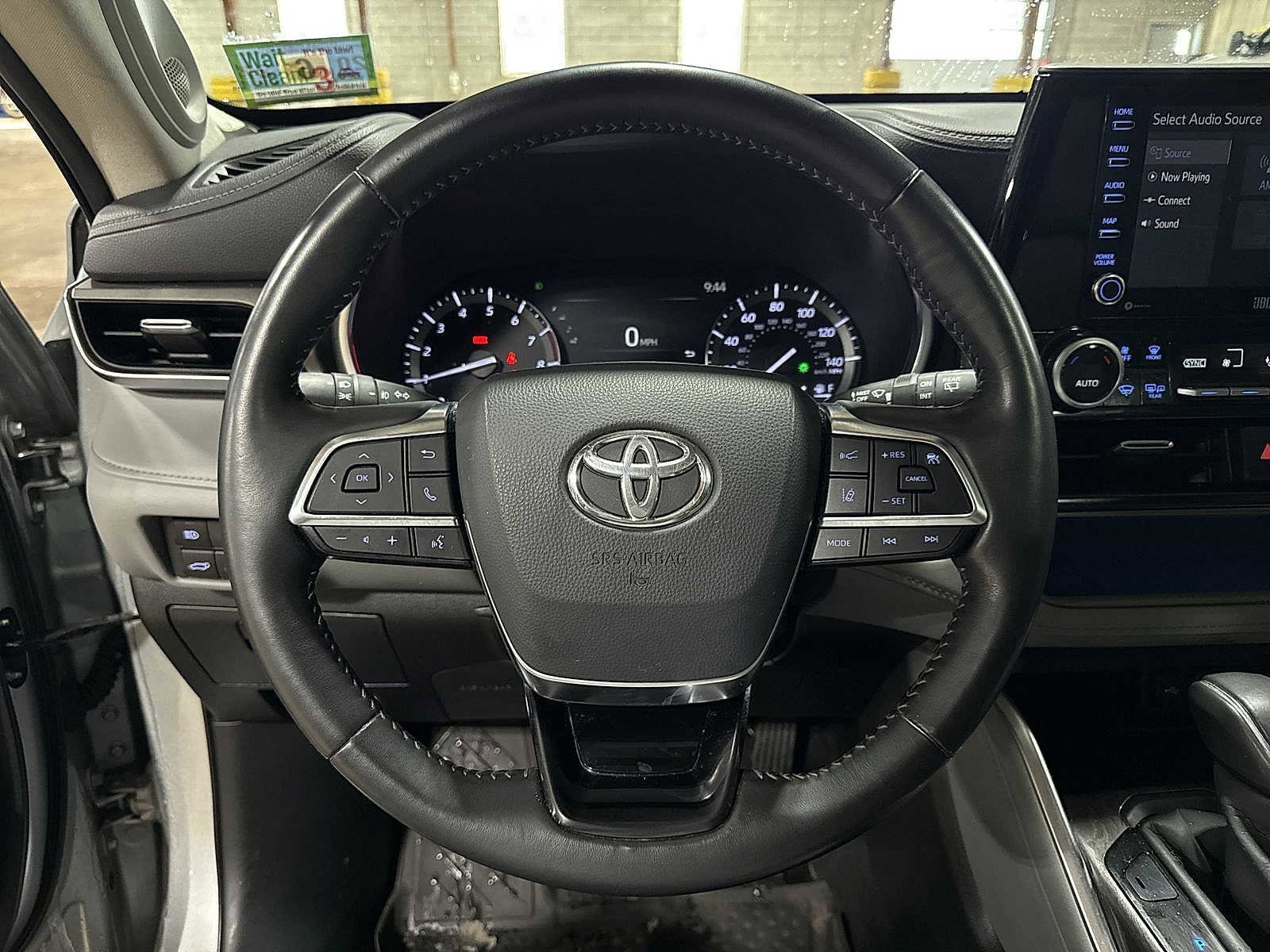 Thumbnail: 2020 Toyota Highlander - 18