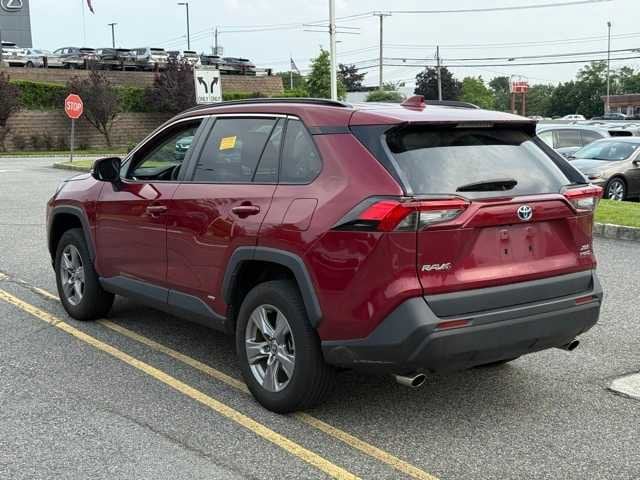 2022 Toyota RAV4 XLE 7